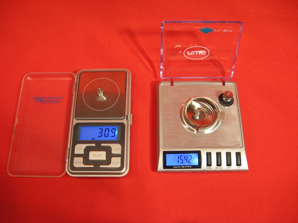 Left:  DS-750 scale;  Right:  Gemini--20 Scale